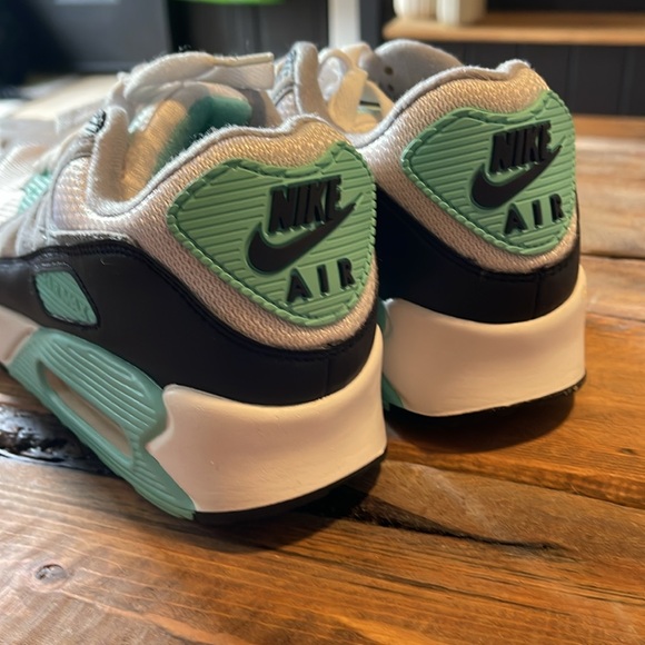 Nike Air Max  women’s size 8.5 - Picture 2 of 4